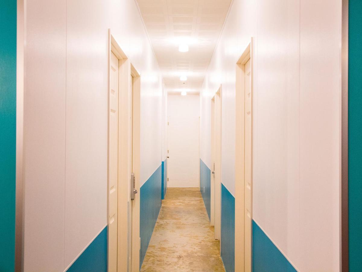 Seawall Hostel *